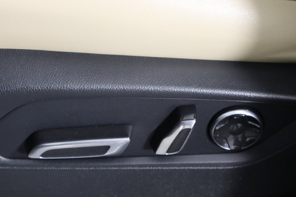 Used 2023 Acura MDX w/ Technology Package FWD image 24