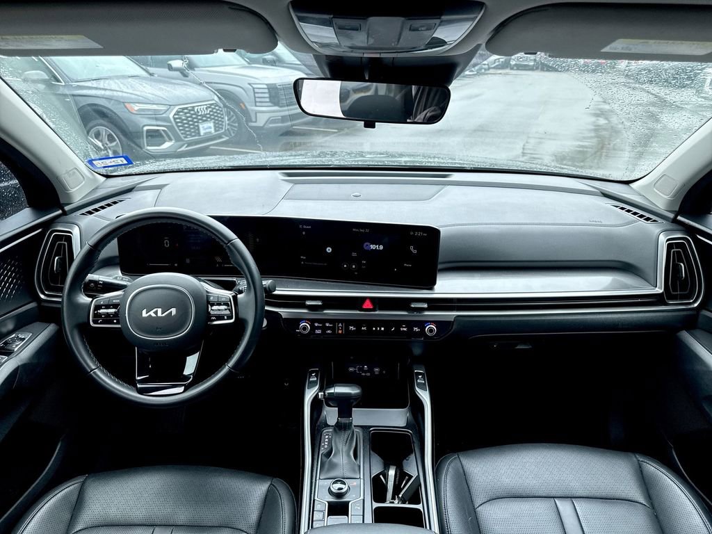 Used 2024 Kia Sorento S image 13
