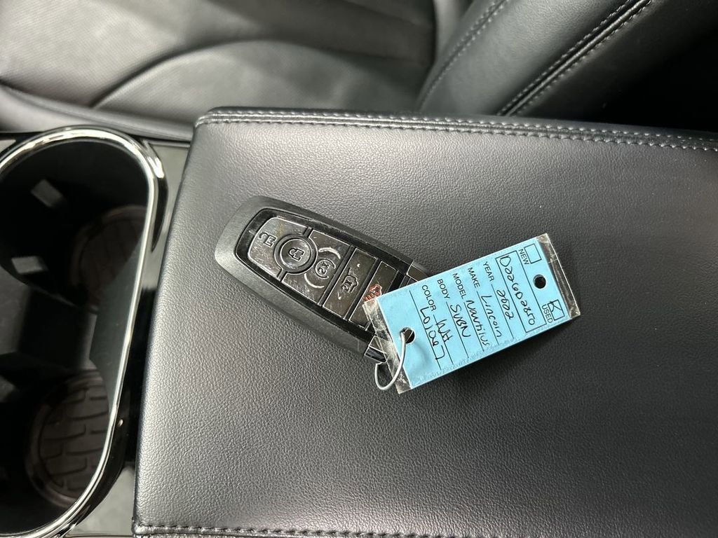 Used 2022 Lincoln Nautilus Reserve w/ Luxury Package image 12