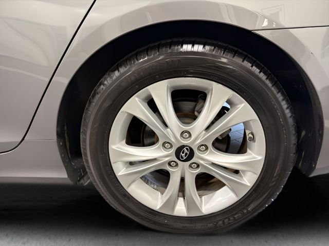 Used 2013 Hyundai Sonata Limited w/ Premium Pkg FWD image 36