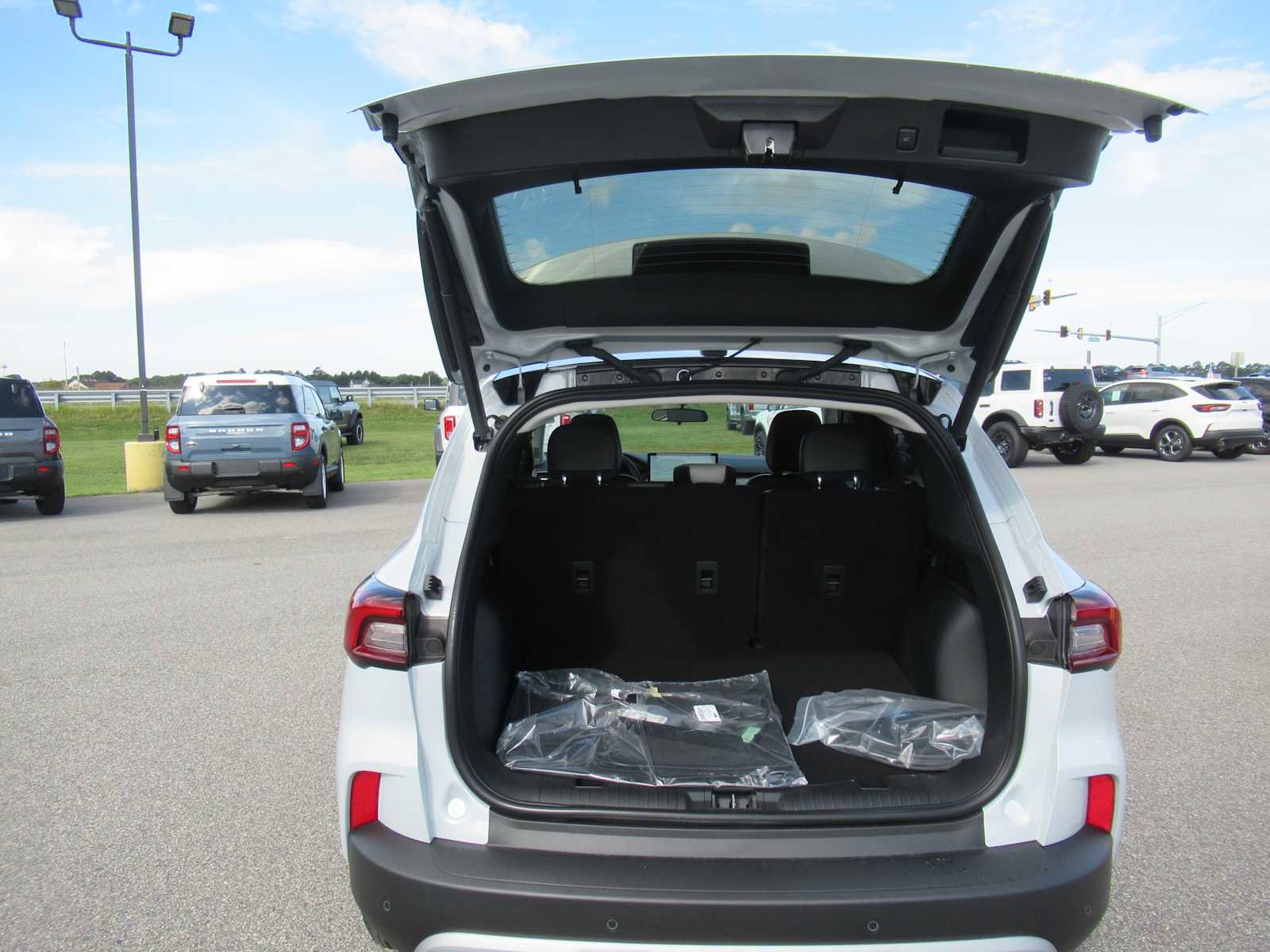 New 2026 Ford Escape SE FWD image 15