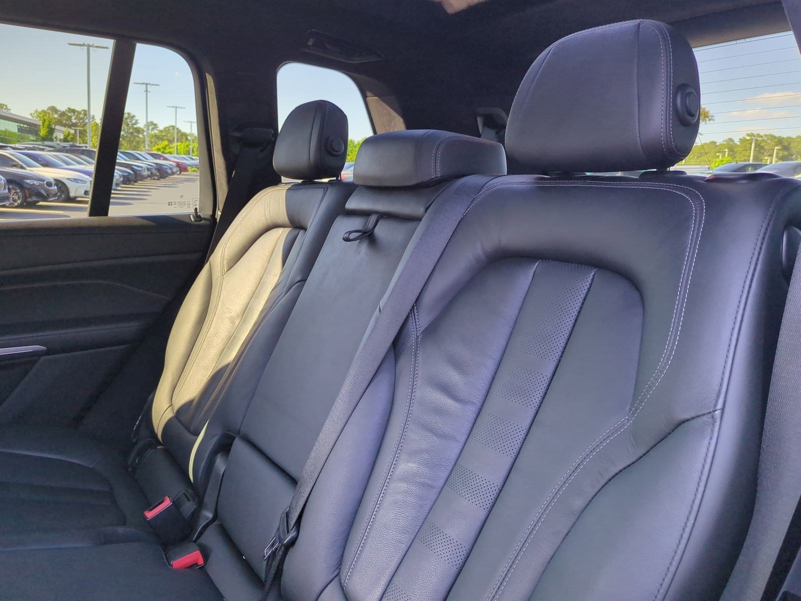 Used 2022 BMW X7 xDrive40i w/ M Sport Package AWD/4WD image 31