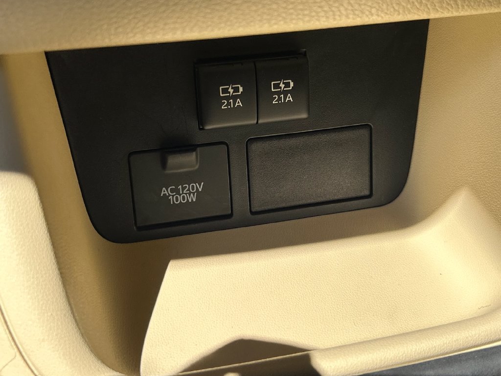 Used 2019 Toyota Highlander XLE FWD image 24