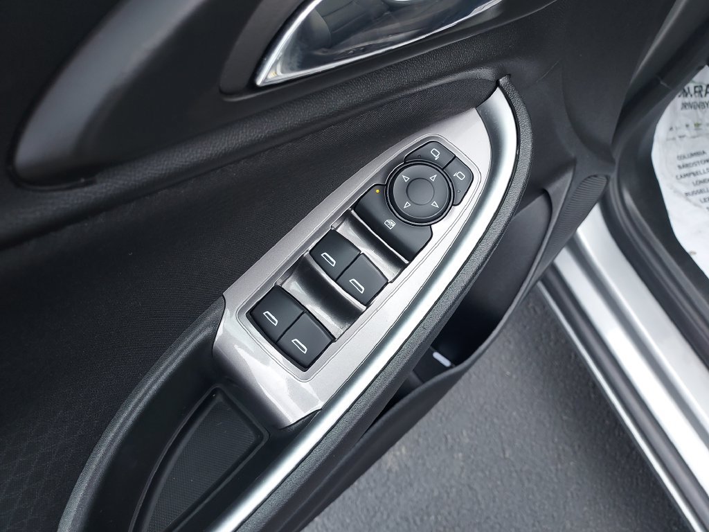 Used 2024 Chevrolet Malibu RS FWD image 13