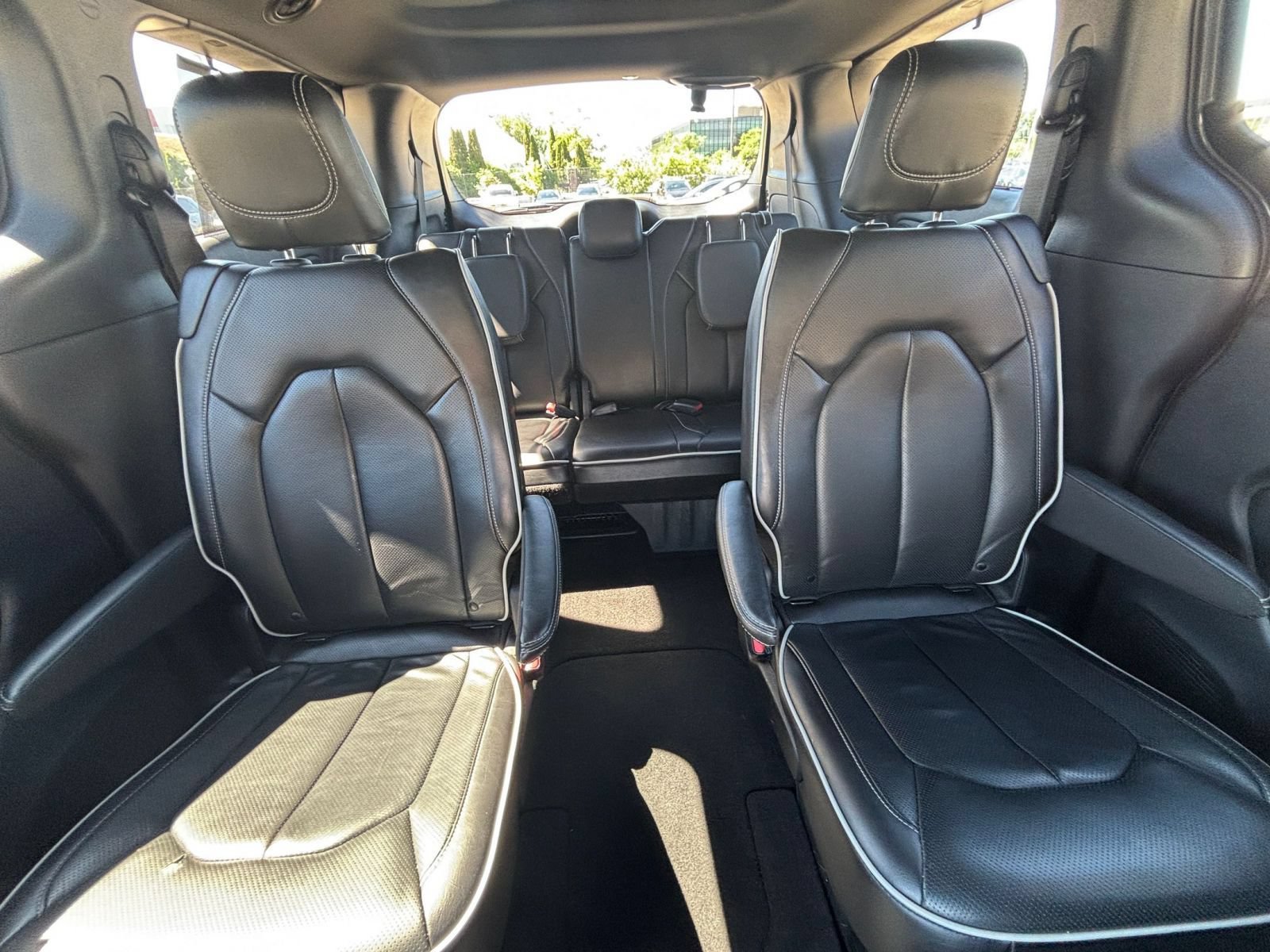 Used 2025 Chrysler Pacifica Limited FWD image 43