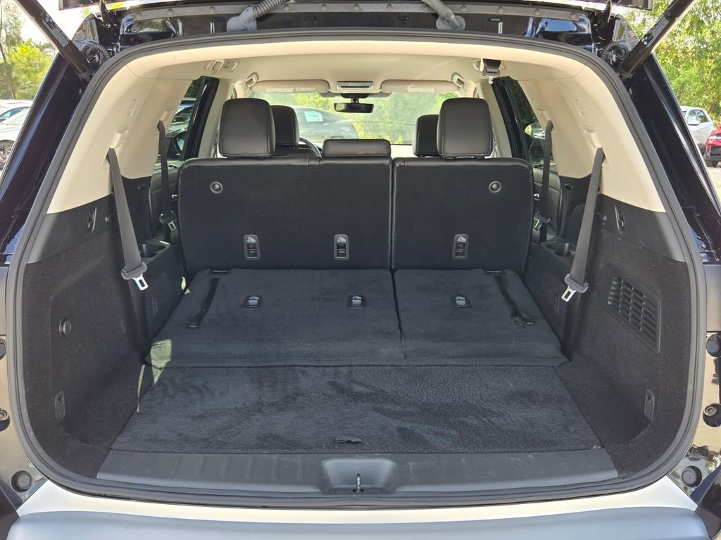 Used 2023 Nissan Pathfinder SL w/ Black Appearance Package image 13