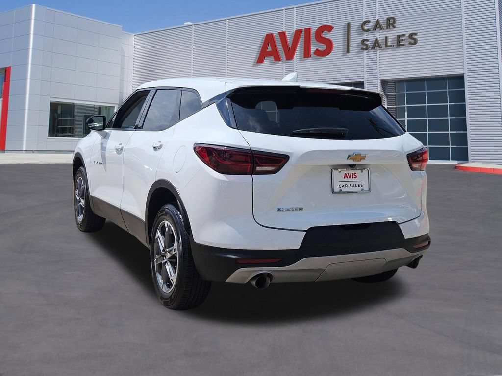 Used 2025 Chevrolet Blazer LT FWD image 3