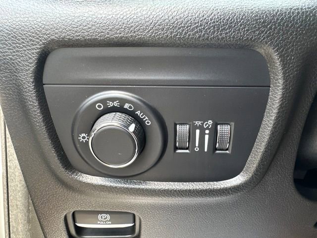 Used 2025 Jeep Grand Cherokee Altitude AWD/4WD image 25