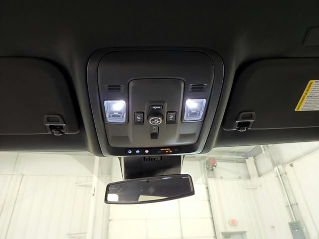 Used 2025 GMC Yukon XL Denali AWD/4WD image 39