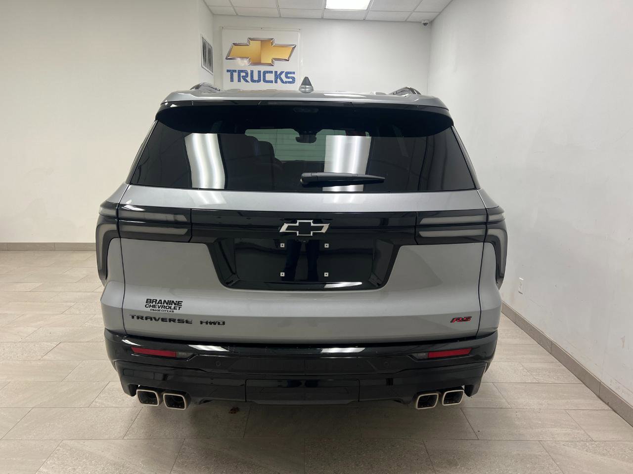 New 2026 Chevrolet Traverse RS w/ LPO, Floor Liner Package AWD/4WD image 17