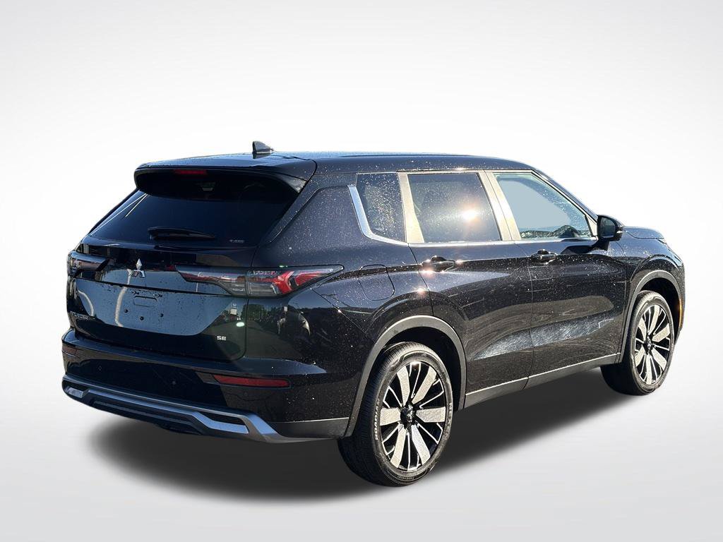 Used 2025 Mitsubishi Outlander SE AWD/4WD image 5