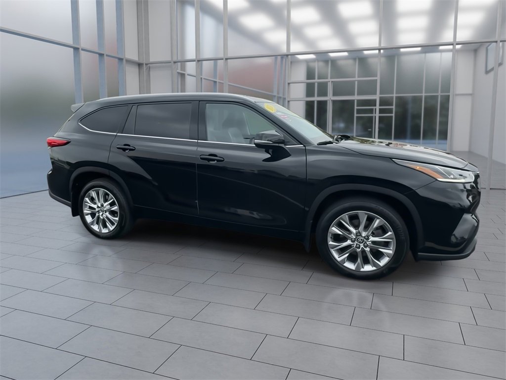 Used 2023 Toyota Highlander Limited image 10