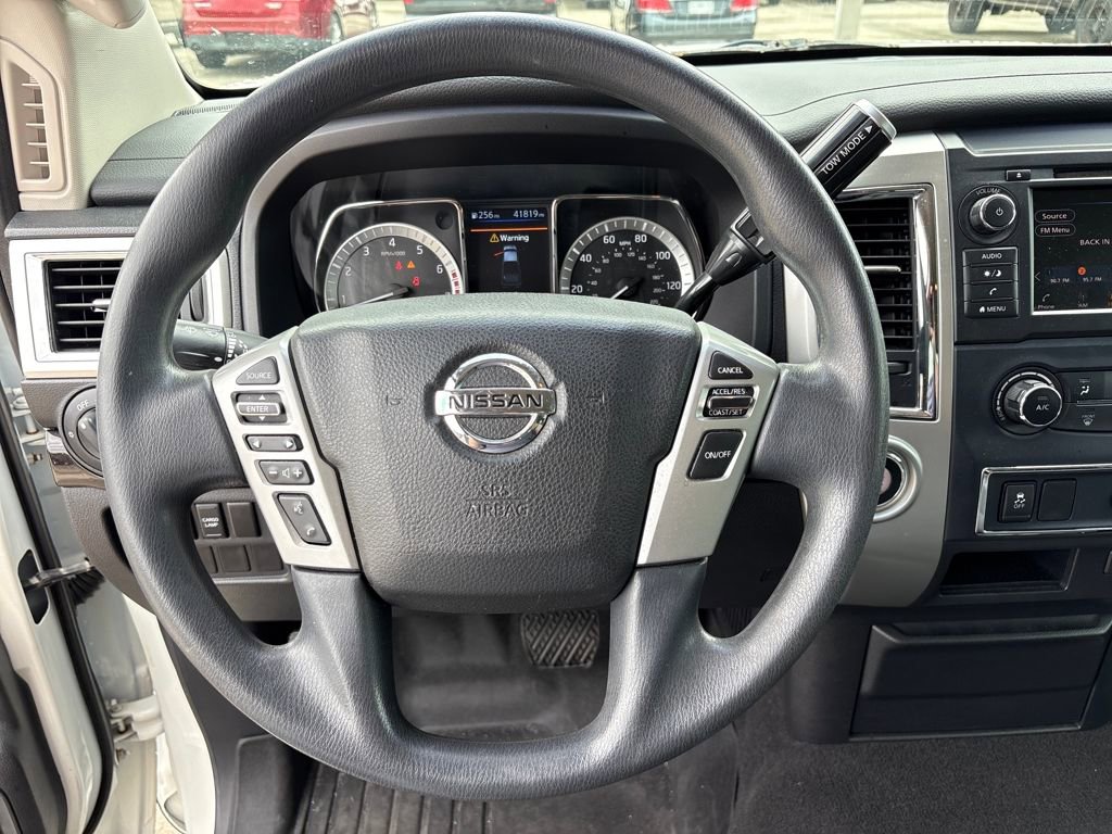 Used 2019 Nissan Titan SV image 17