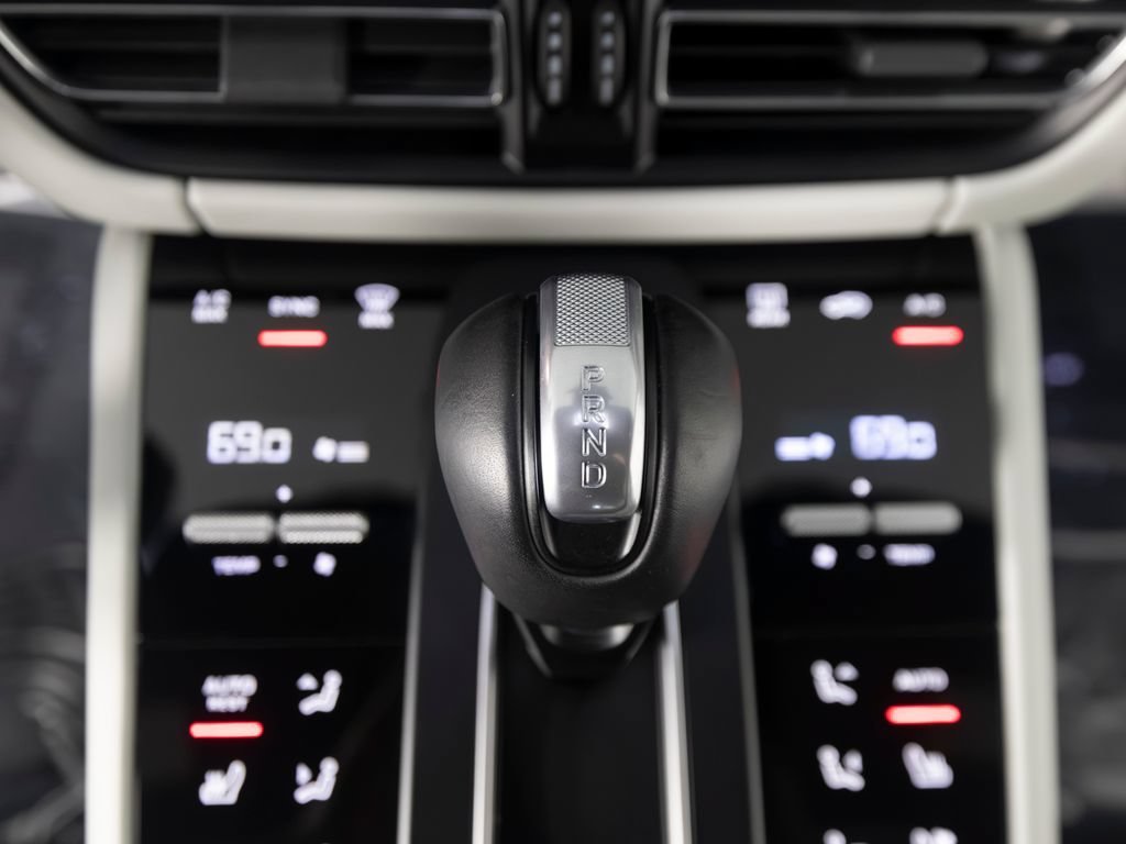 Certified 2026 Porsche Macan S AWD/4WD image 33