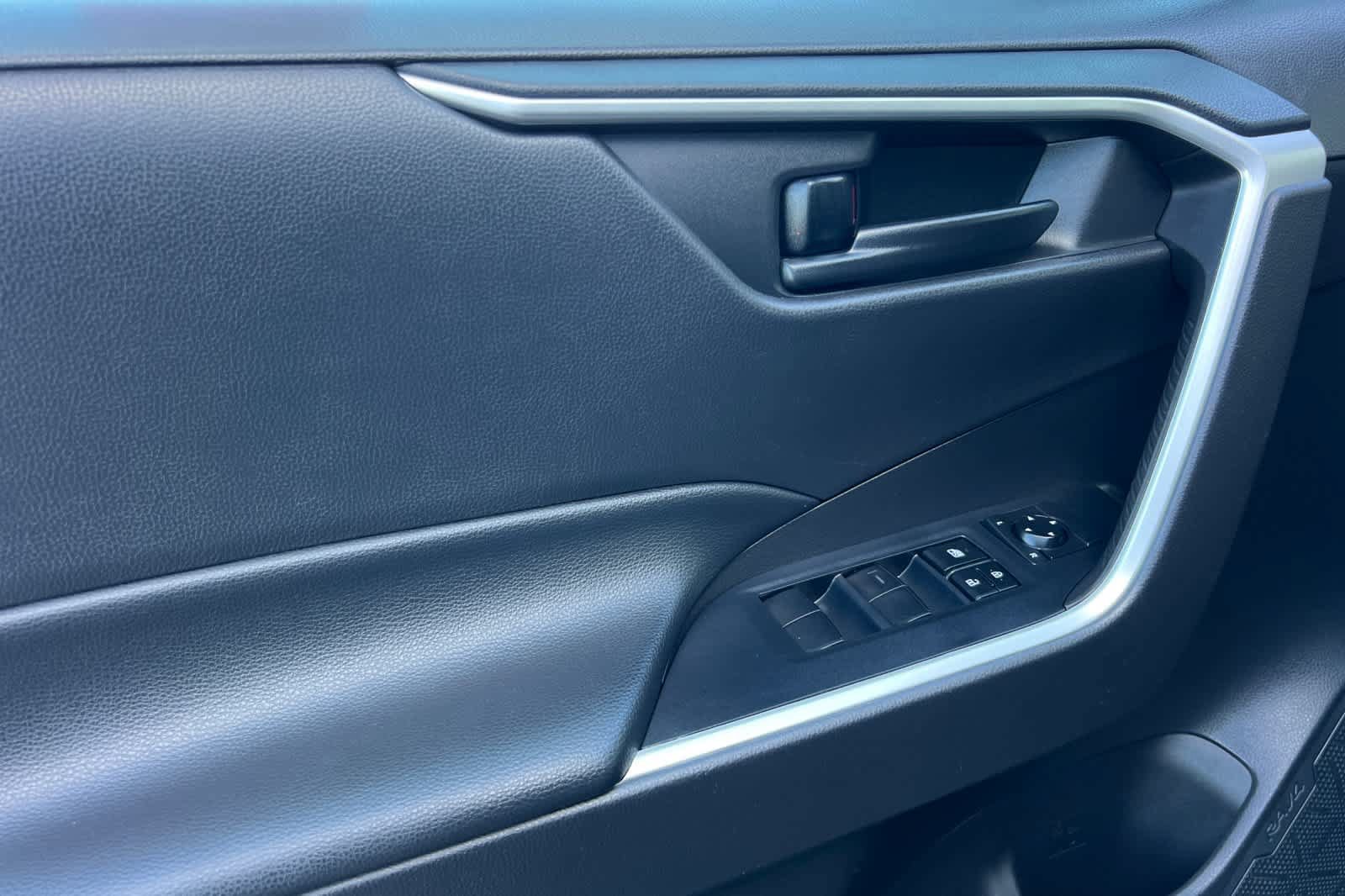 Certified 2022 Toyota RAV4 LE AWD/4WD image 12