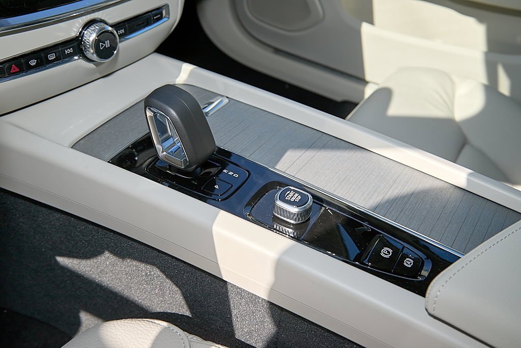 New 2026 Volvo V60 B5 Cross Country Plus w/ Climate Package image 16