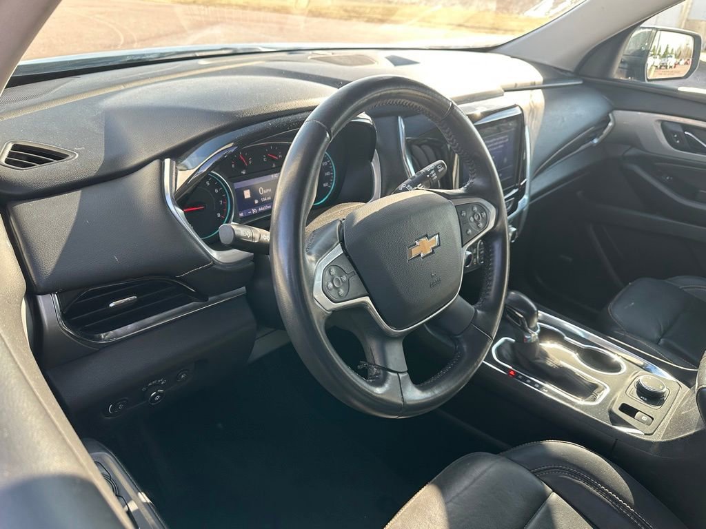 Used 2021 Chevrolet Traverse LT w/ LT Premium Package image 2