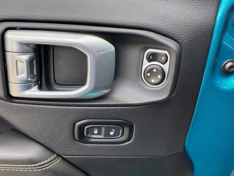 Used 2024 Jeep Wrangler Sahara image 36