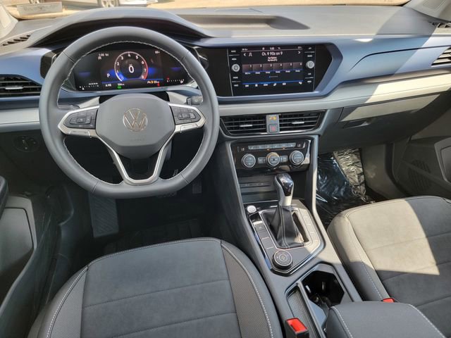 Used 2024 Volkswagen Taos SE image 33