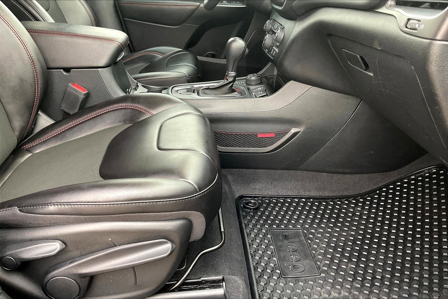 Used 2022 Jeep Cherokee Trailhawk w/ Trailer Tow Group image 21