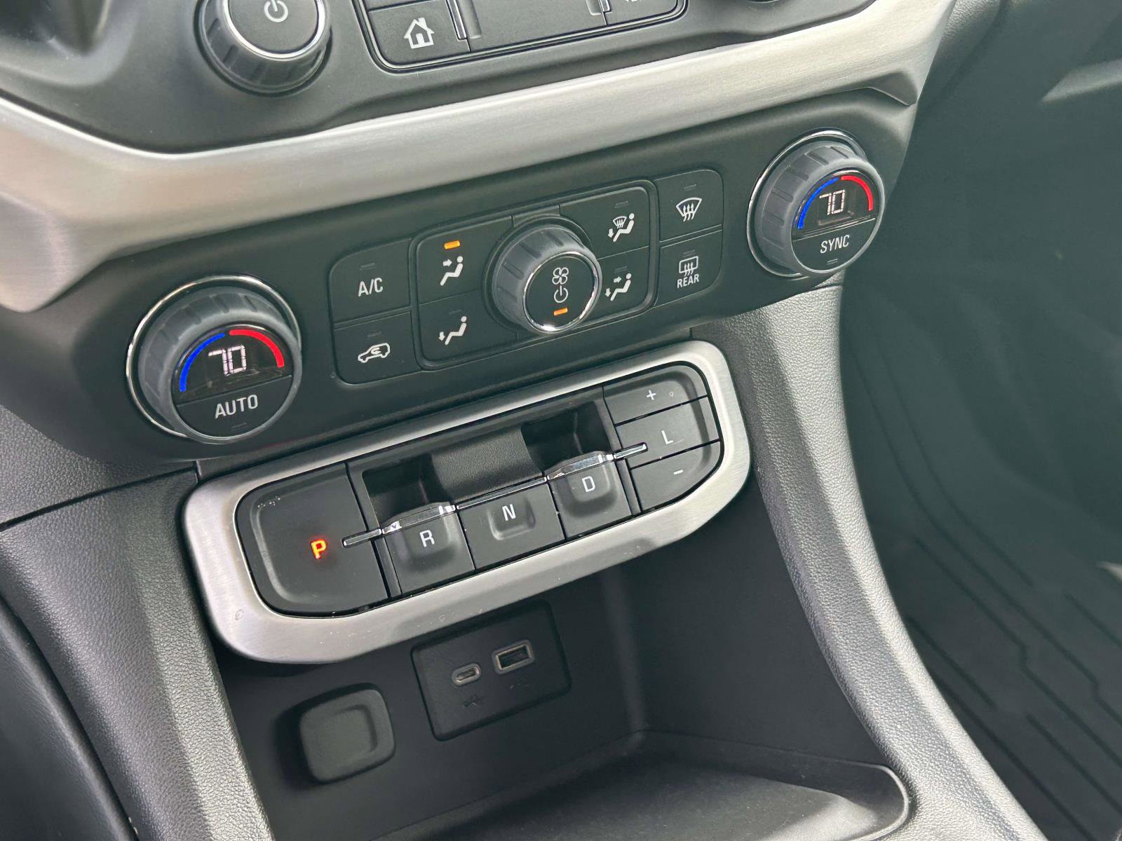 Used 2023 GMC Acadia SLE w/ Driver Convenience Package image 26