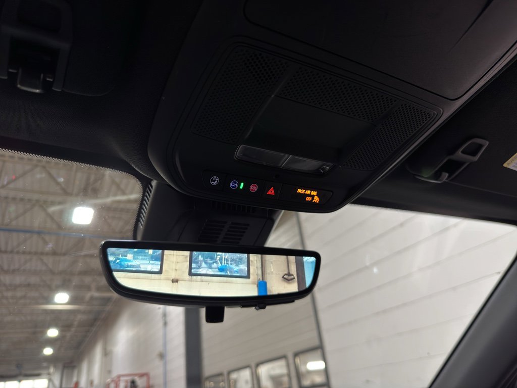 Used 2025 Chevrolet Equinox LT w/ Convenience Package II image 31