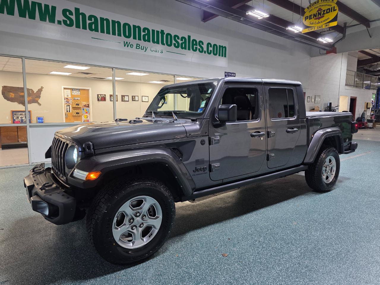Used 2021 Jeep Gladiator Sport AWD/4WD image 2