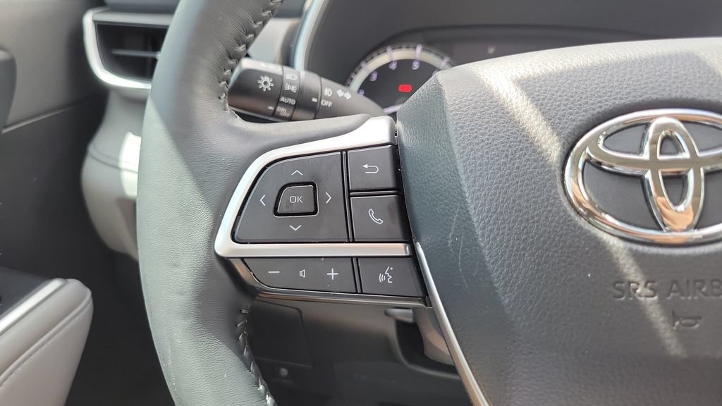 Used 2022 Toyota Highlander XLE FWD image 23