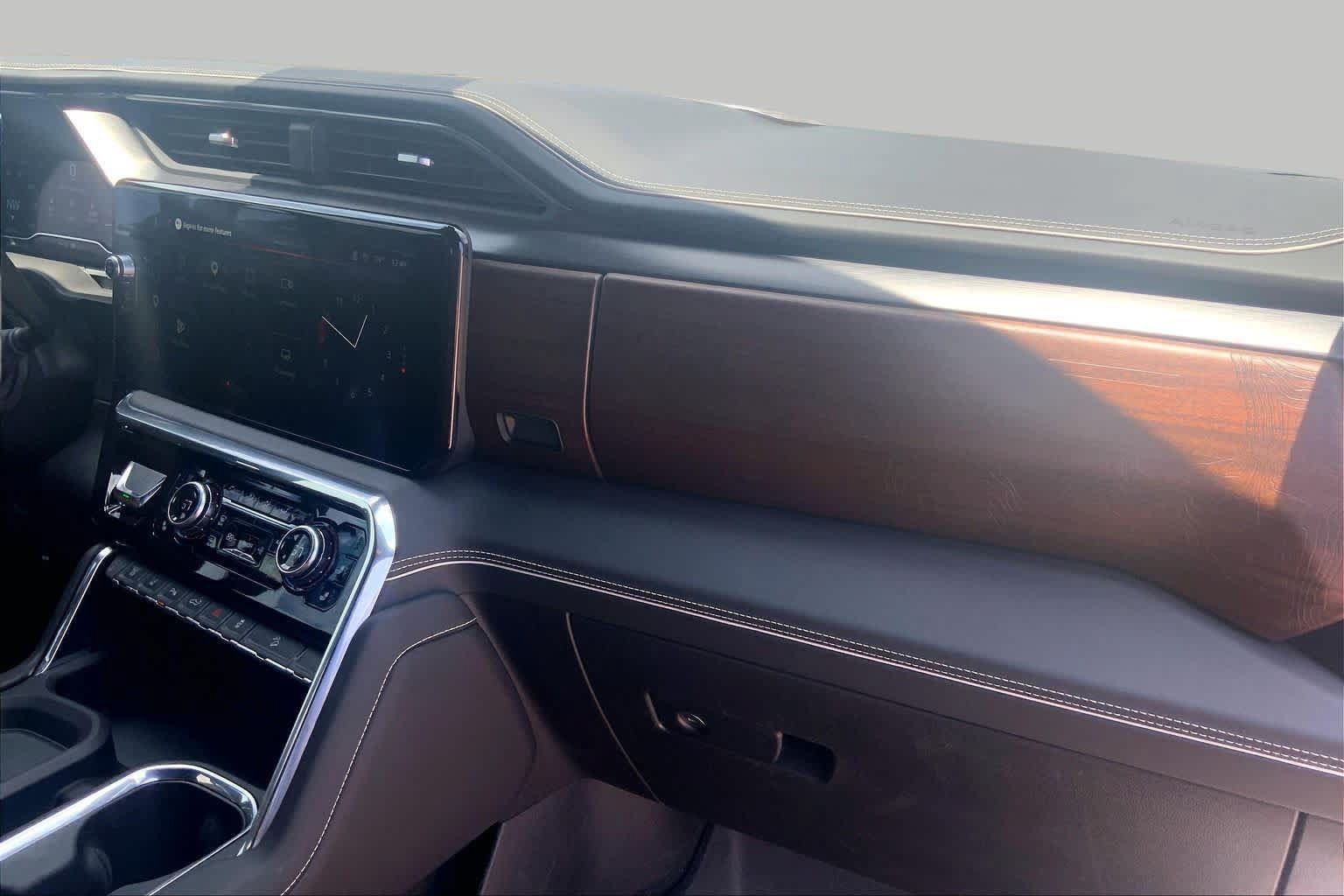 Certified 2025 GMC Sierra 2500 Denali Ultimate AWD/4WD image 18