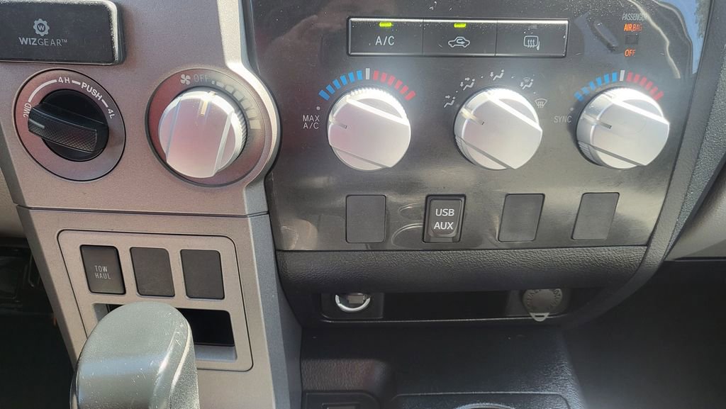 Used 2013 Toyota Tundra 4x4 Double Cab w/ SR5 Pkg image 33