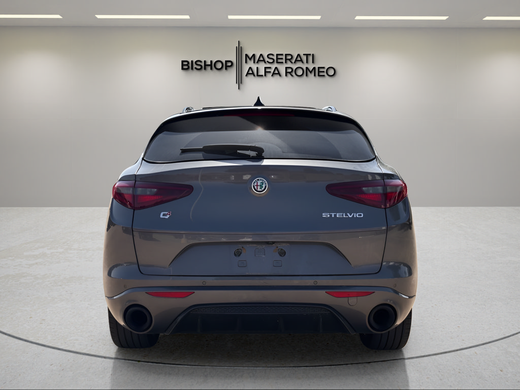 Used 2023 Alfa Romeo Stelvio Veloce AWD/4WD image 4