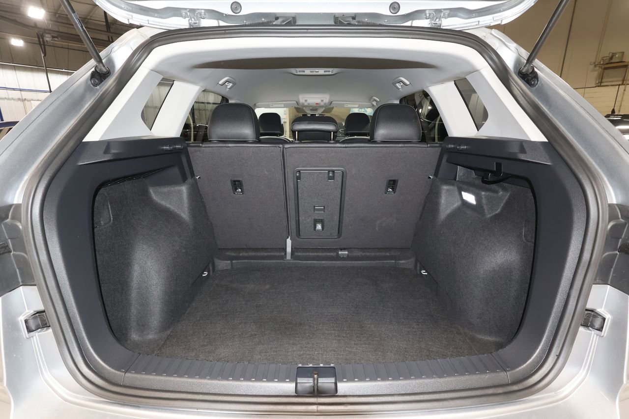 Used 2025 Volkswagen Taos SE image 23