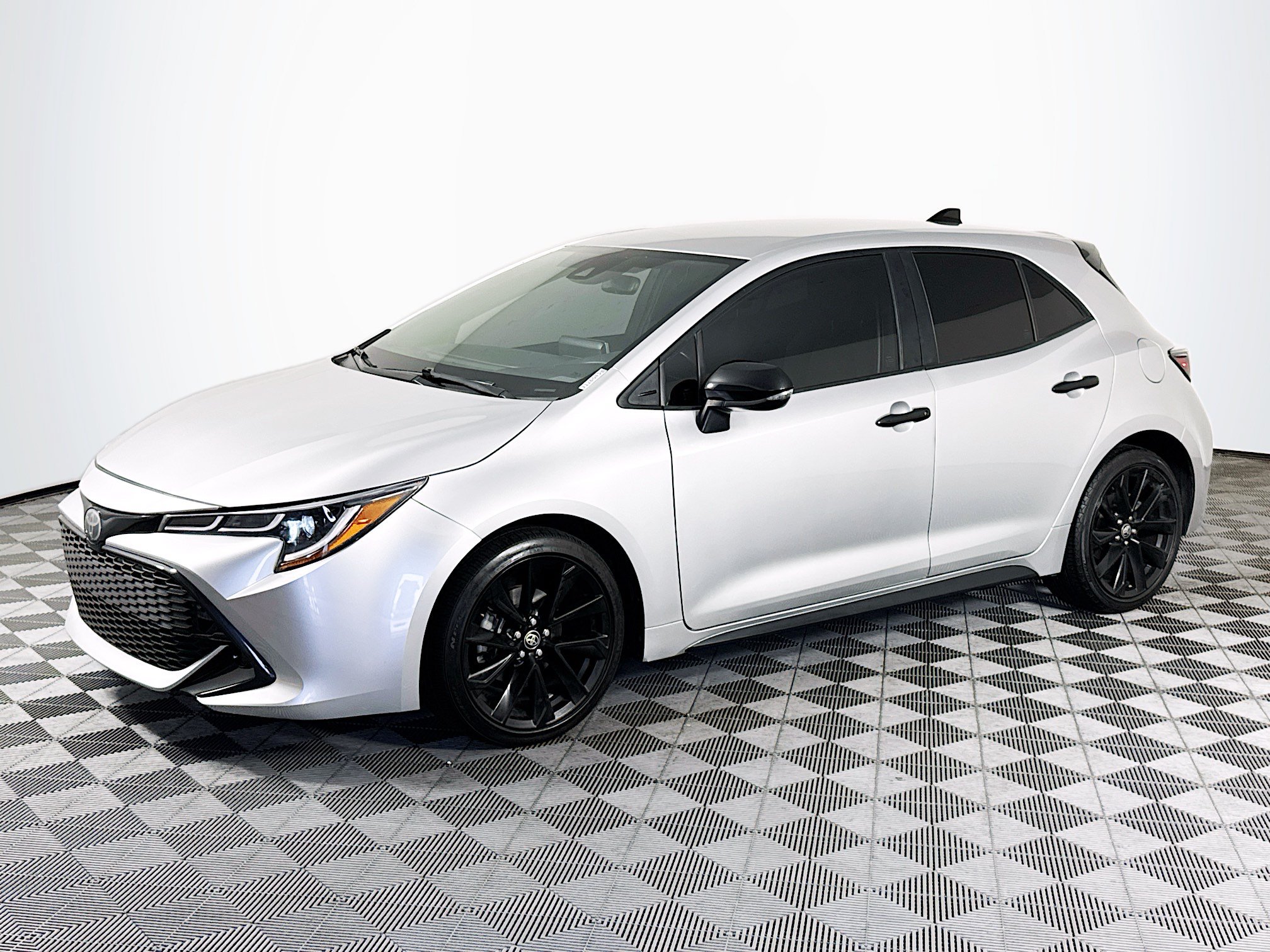 Used 2021 Toyota Corolla SE w/ Carpet Mat Package (TMS) FWD image 4