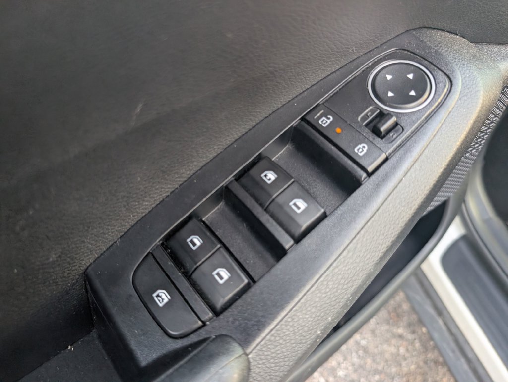 Used 2025 Kia Seltos LX AWD/4WD image 11