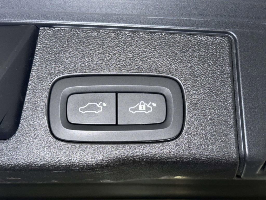 Used 2021 Volvo XC60 T6 Inscription AWD/4WD image 18