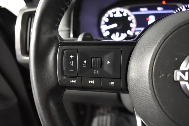 Used 2023 Nissan Pathfinder SL AWD/4WD image 16