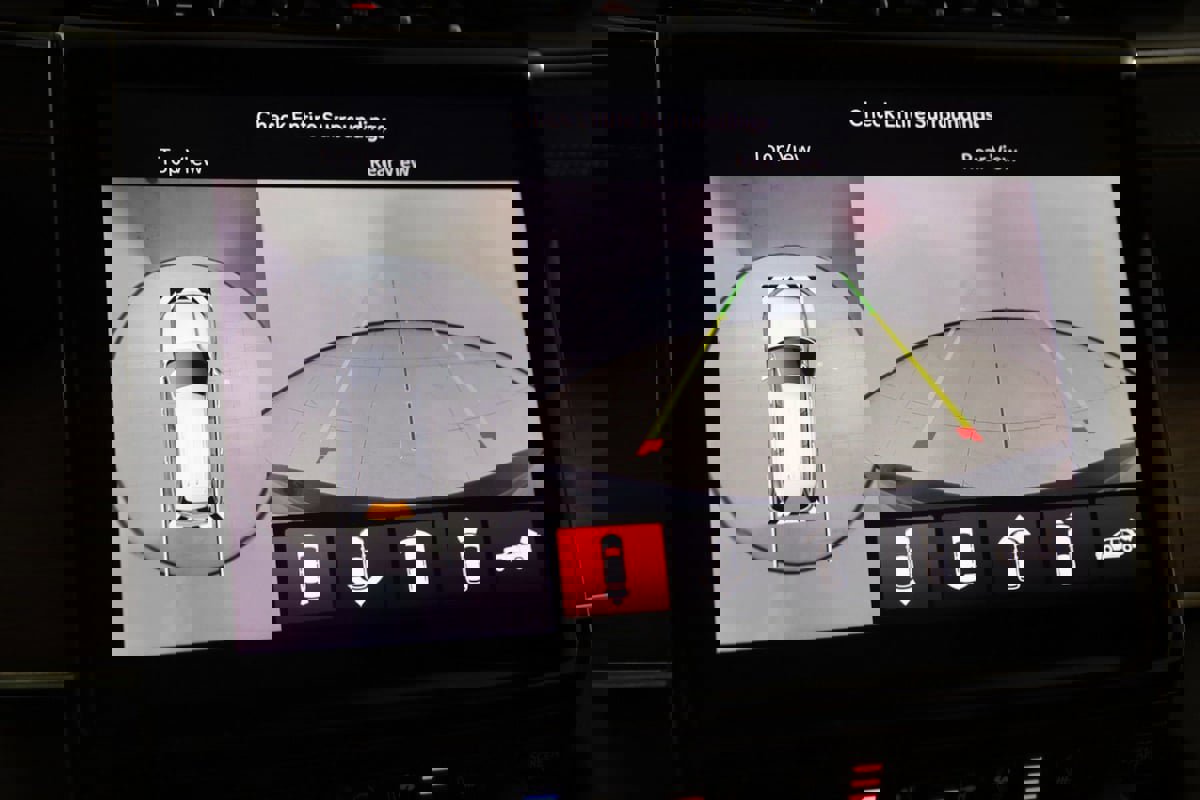 Used 2023 Jeep Grand Cherokee Summit w/ Luxury Tech Group V image 12