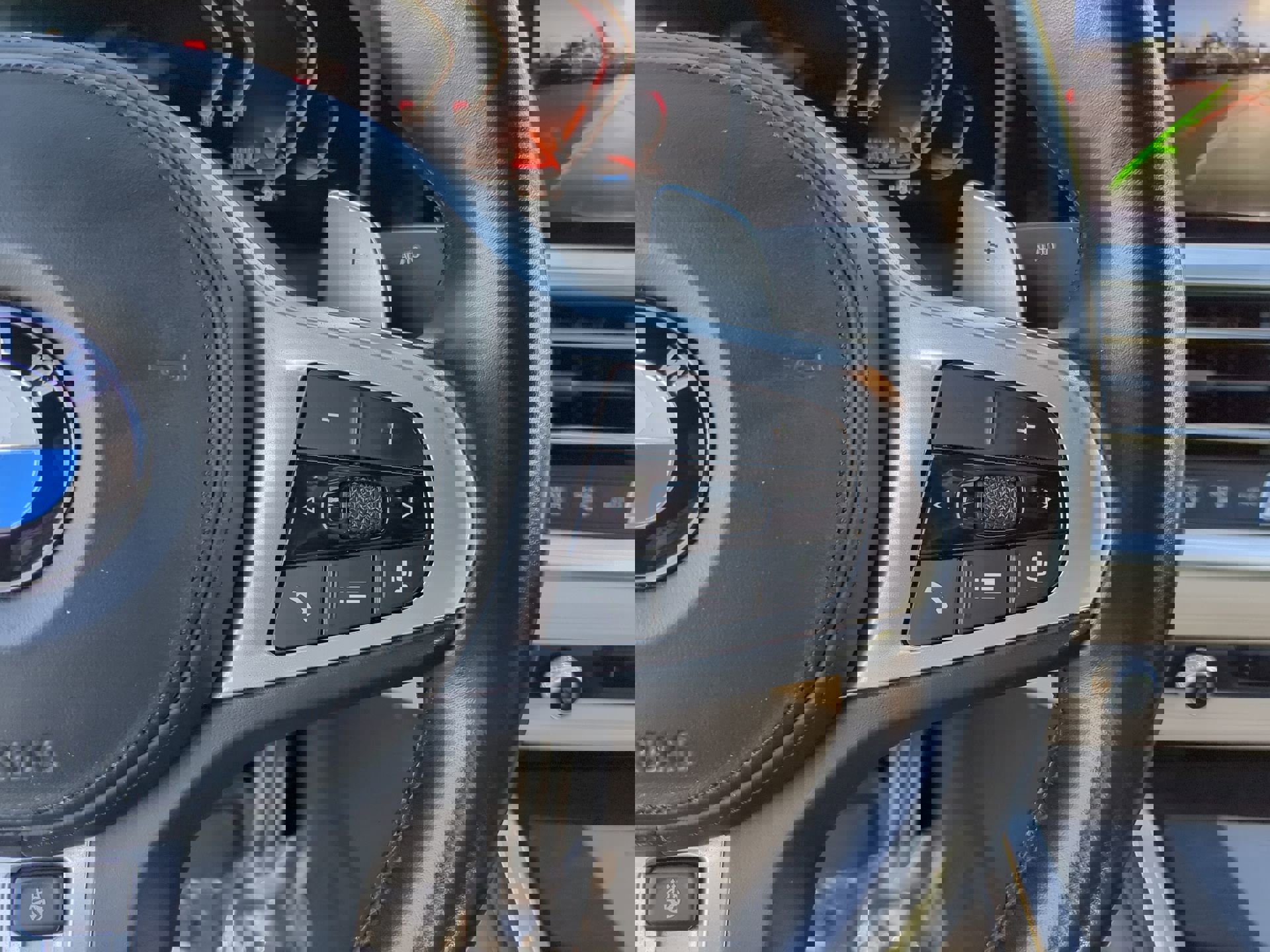 Used 2023 BMW 430i xDrive Convertible w/ M Sport Package image 33