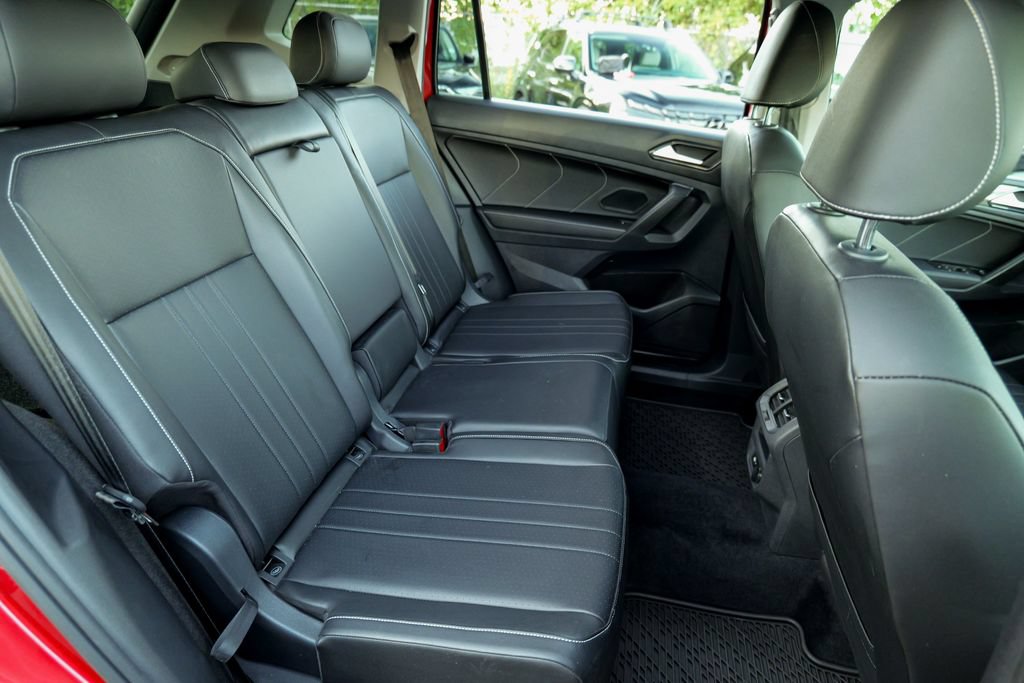 Used 2022 Volkswagen Tiguan SE AWD/4WD image 32