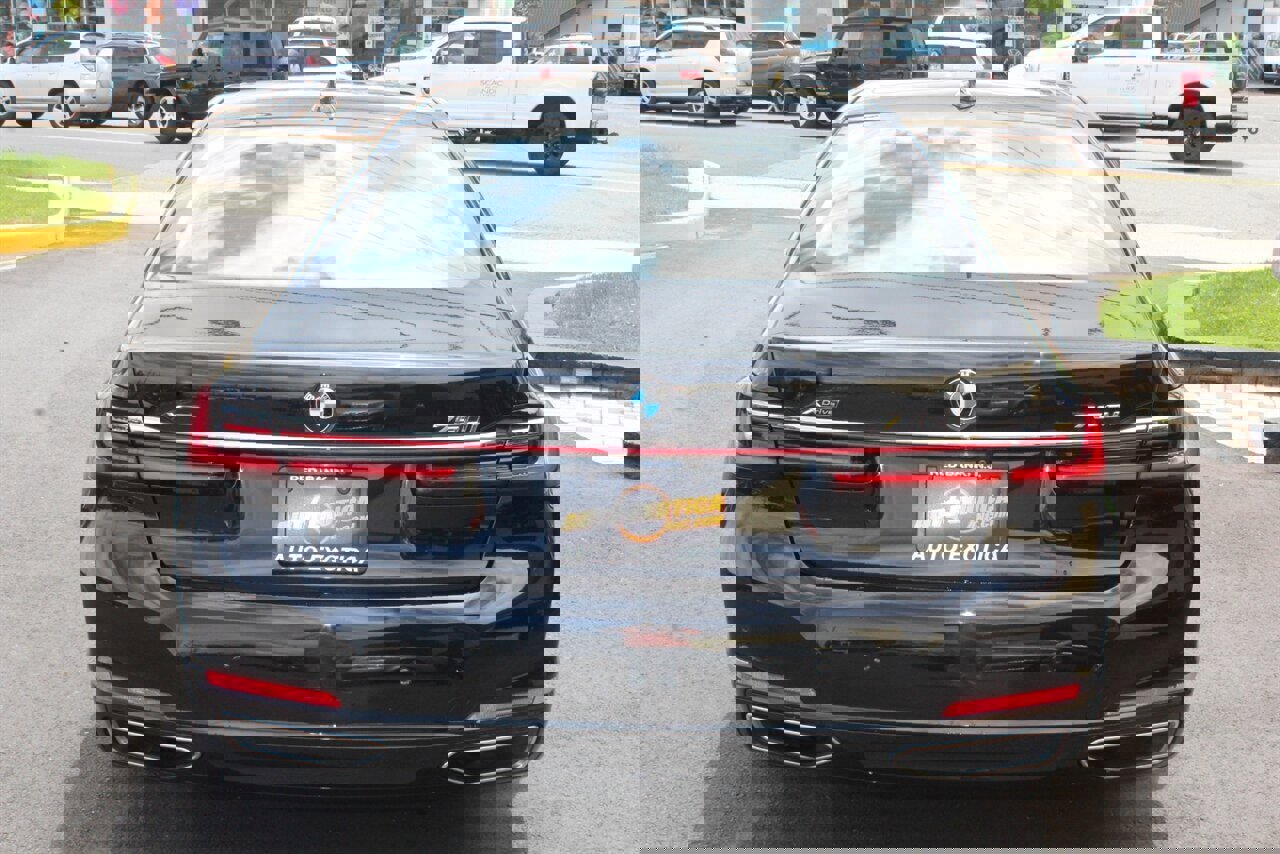 Used 2020 BMW 750i xDrive image 28