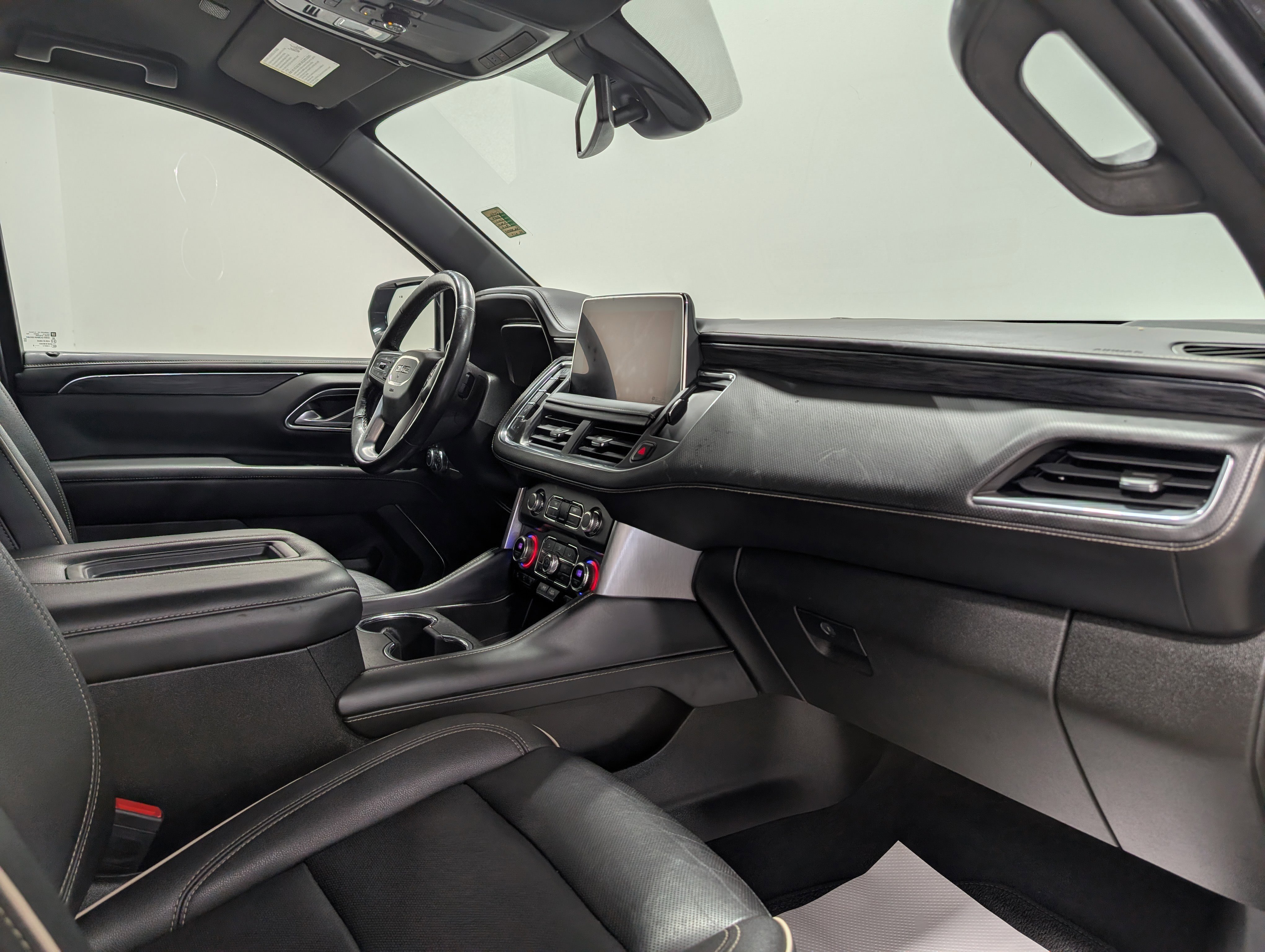 Used 2022 GMC Yukon XL SLT w/ SLT Luxury Package image 23