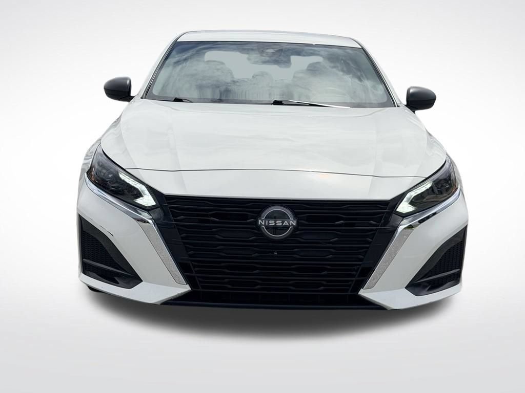Used 2025 Nissan Altima 2.5 SV FWD image 9