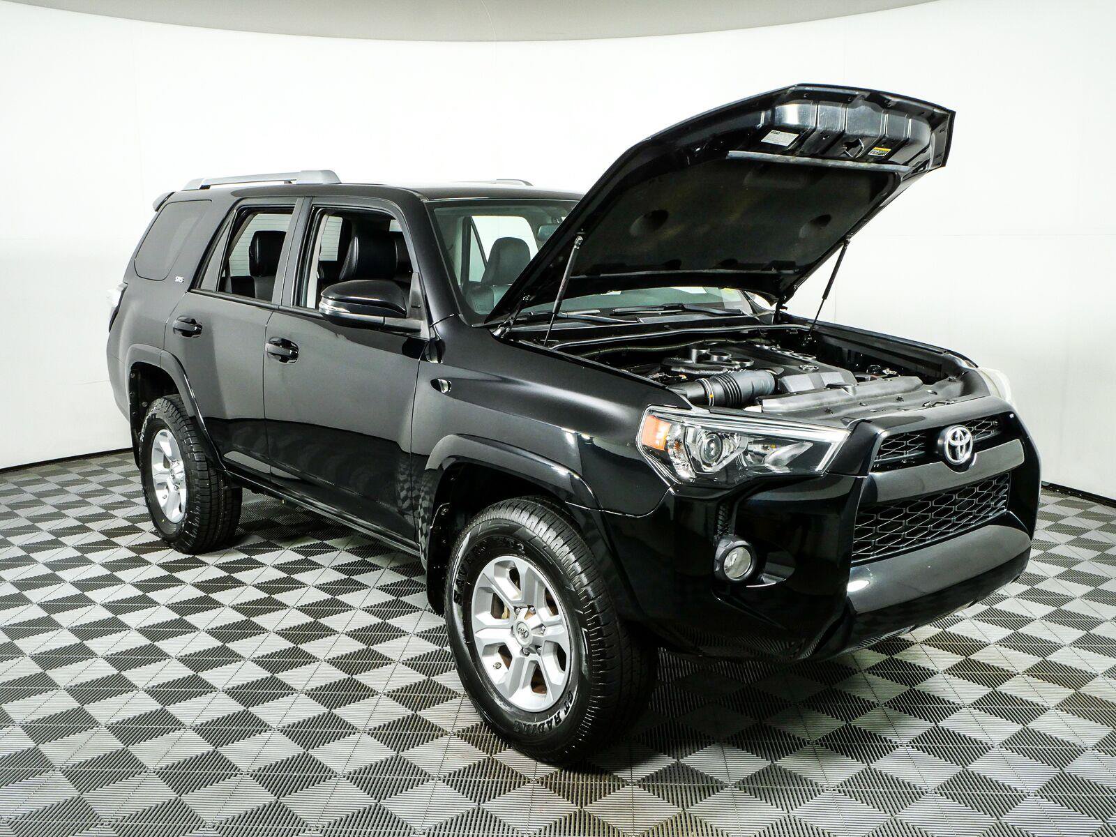 Used 2018 Toyota 4Runner SR5 Premium AWD/4WD image 34