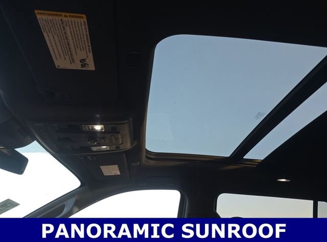 Used 2023 Chevrolet Suburban RST w/ Luxury Package AWD/4WD image 10