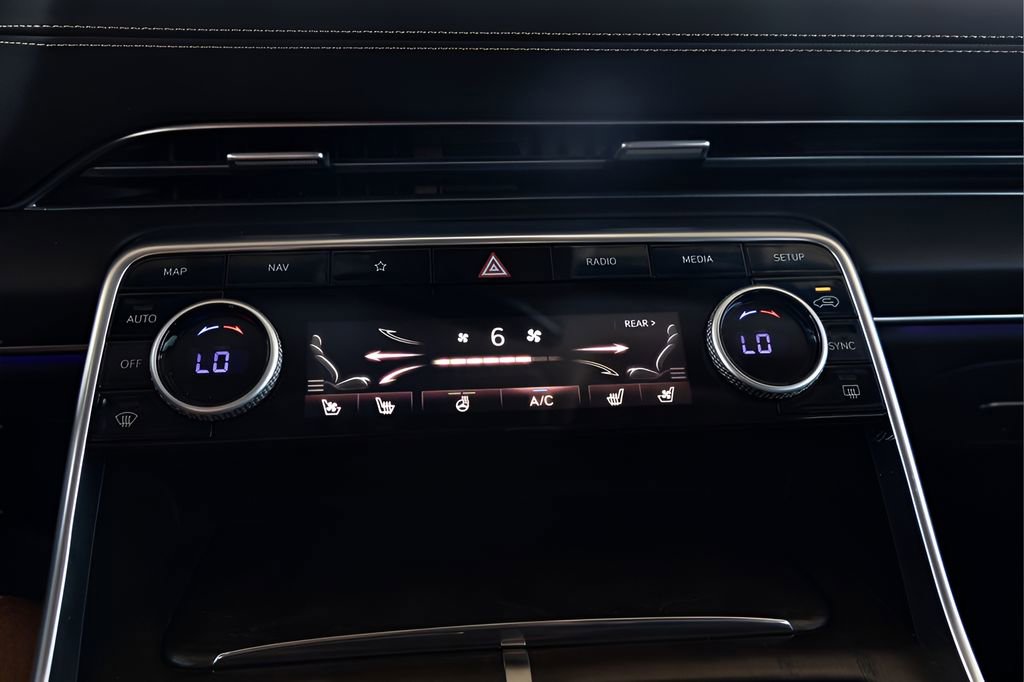 Used 2022 Genesis GV80 2.5T w/ Prestige Package 04 image 28