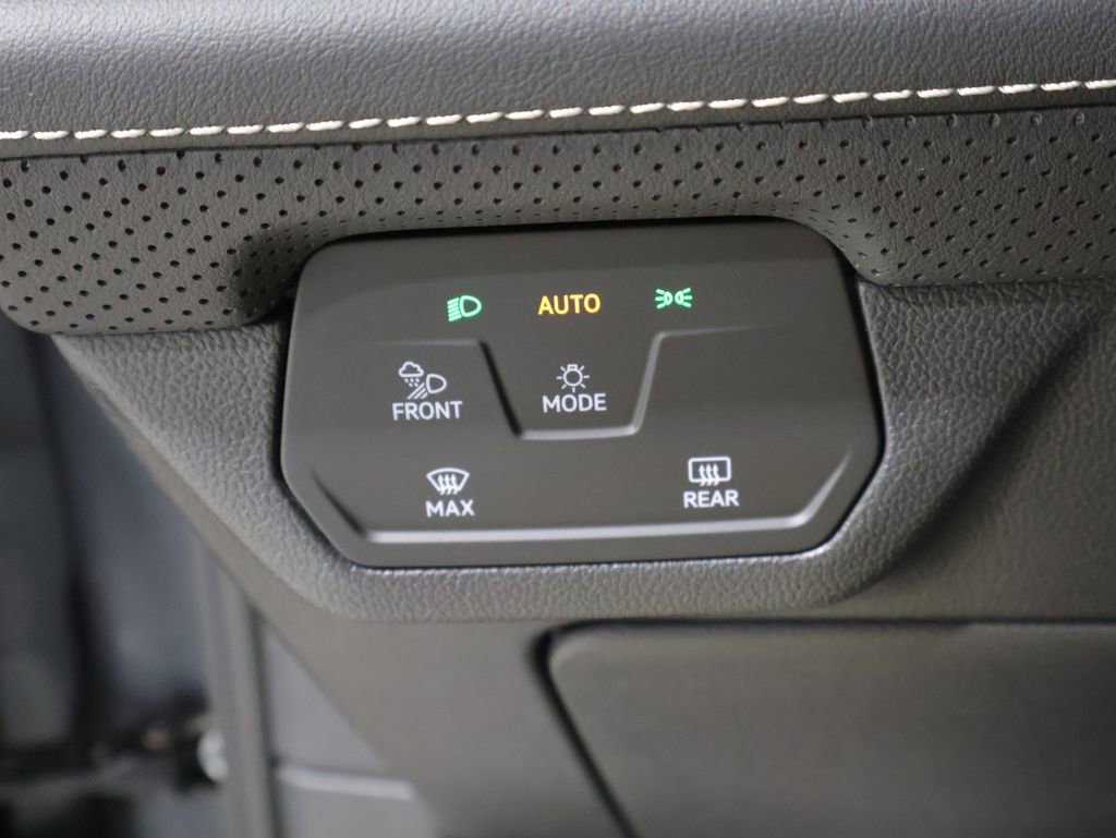 Used 2025 Volkswagen Atlas Cross Sport SE image 31