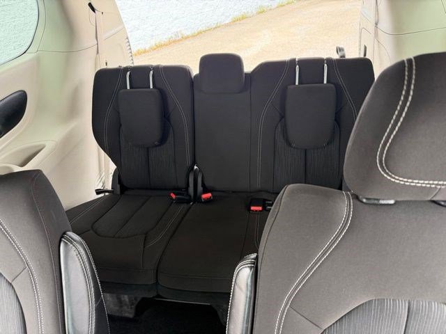Used 2022 Chrysler Voyager LX FWD image 12