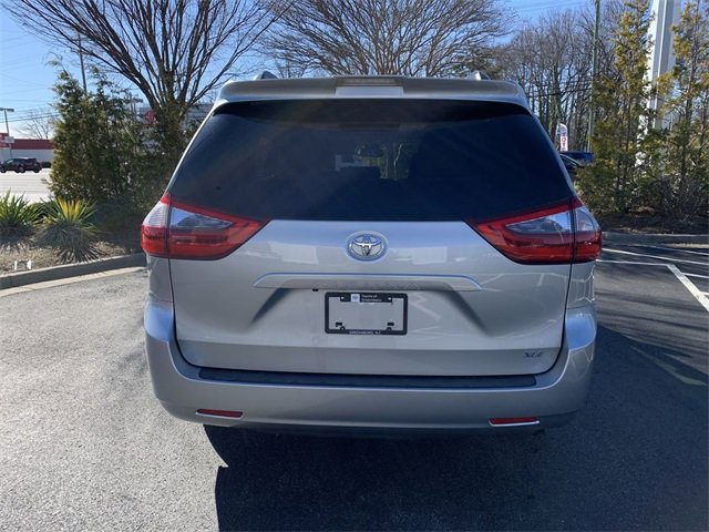 Used 2020 Toyota Sienna Limited image 7