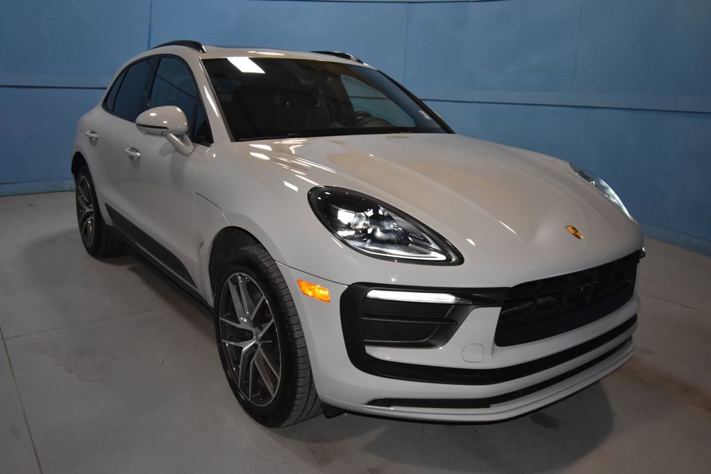 Certified 2025 Porsche Macan image 24