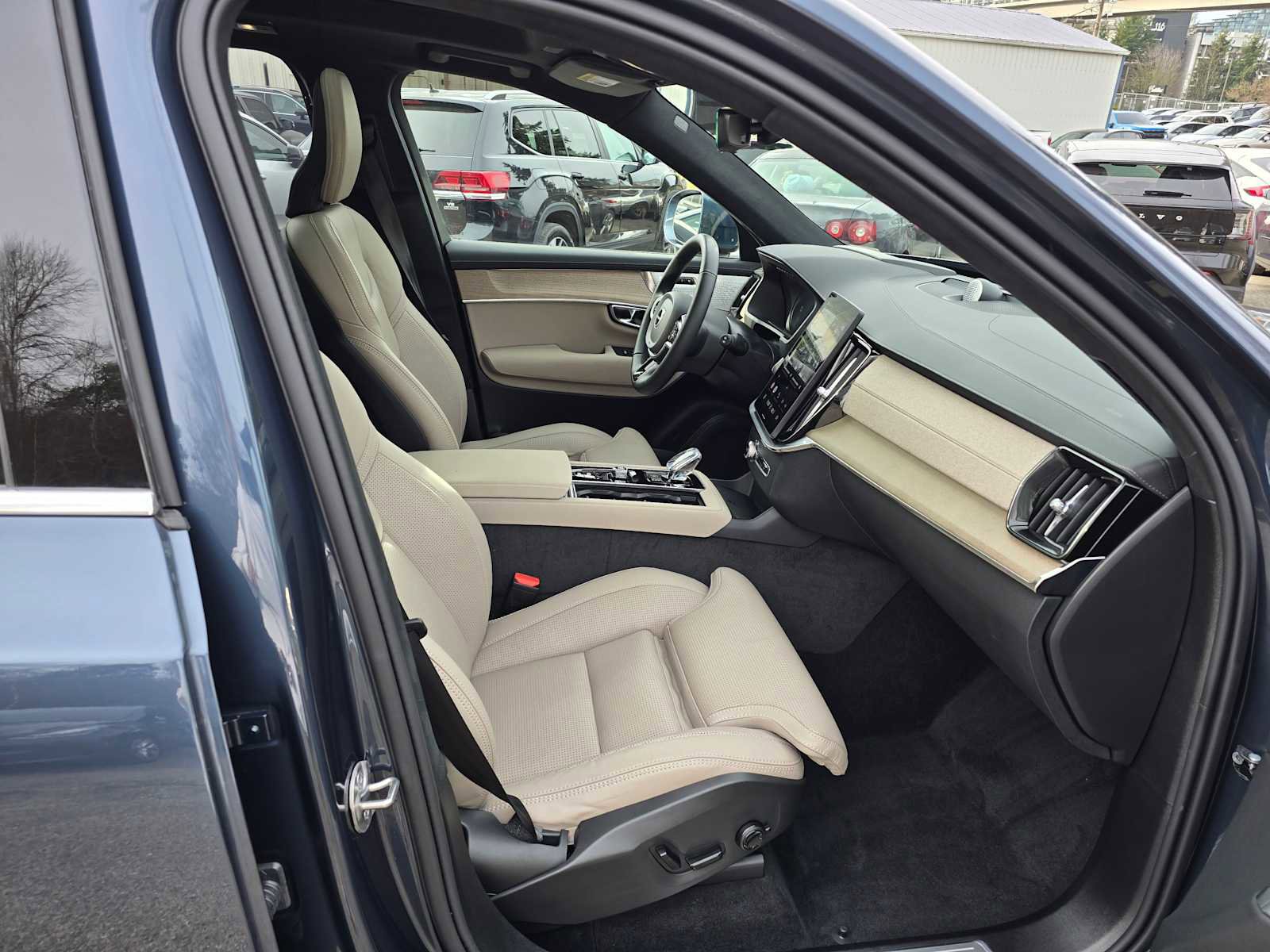 Certified 2025 Volvo XC90 T8 Ultra image 11